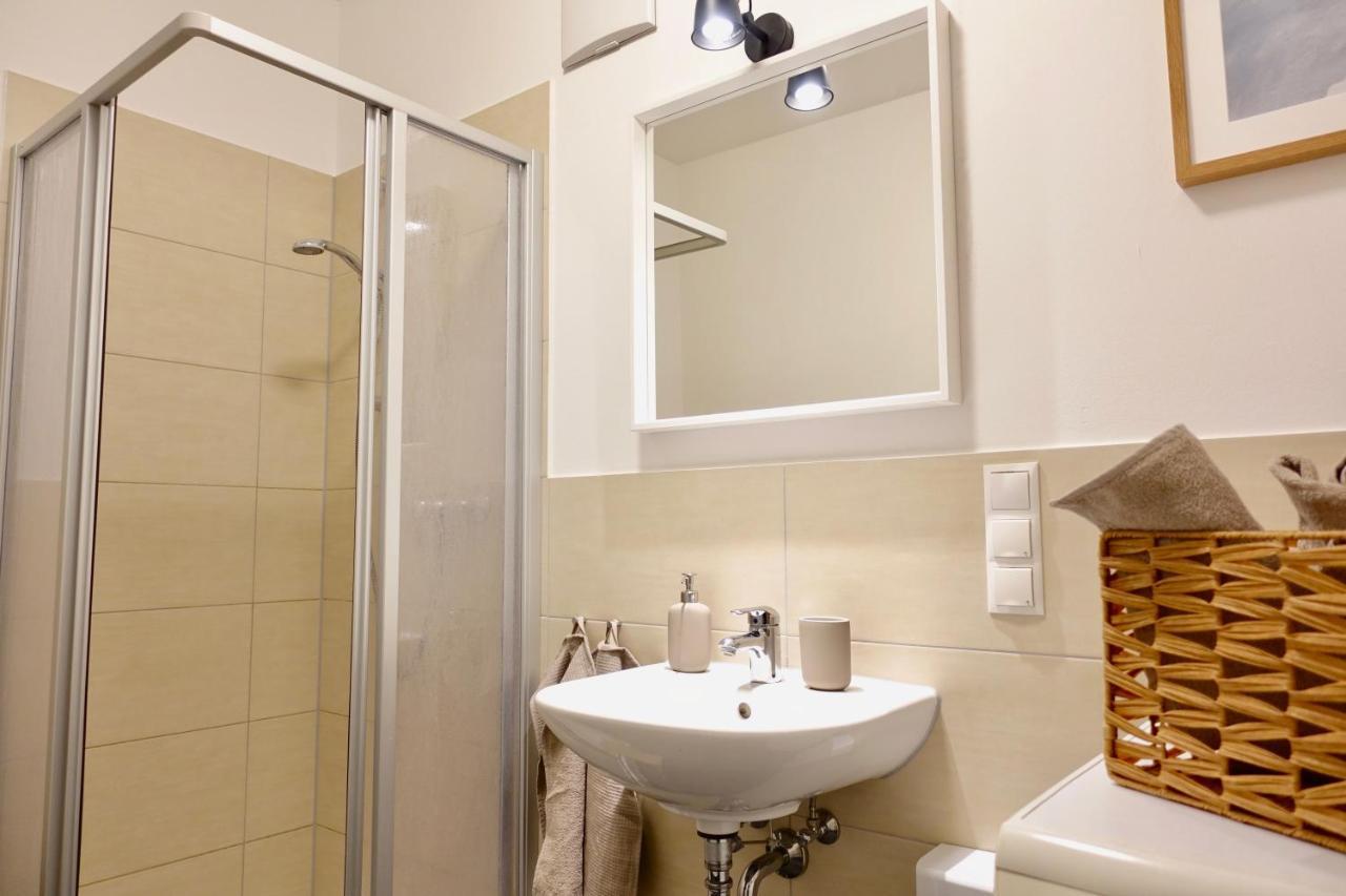 Neu - Gemuetliches Und Modernes Mit Stellplatz * Koblenz (Rhineland-Palatinate)